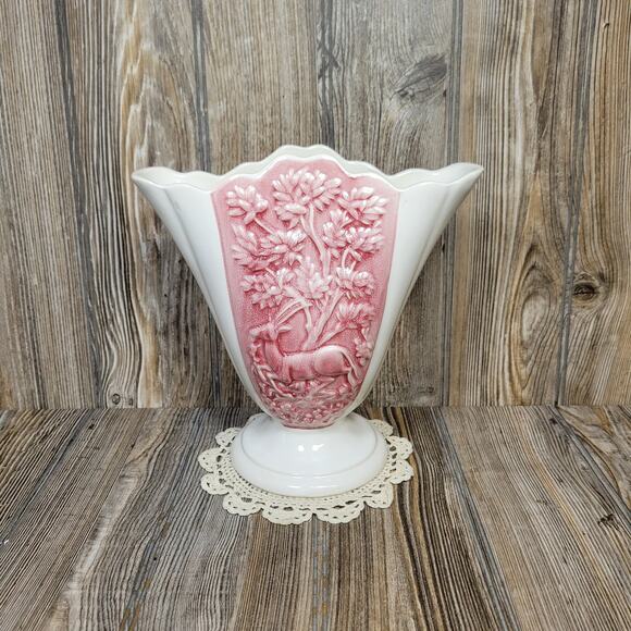 Vintage Hull Fan Vase #50, White Maroon Gazelle Deer, Scalloped Top - Picture 1 of 6